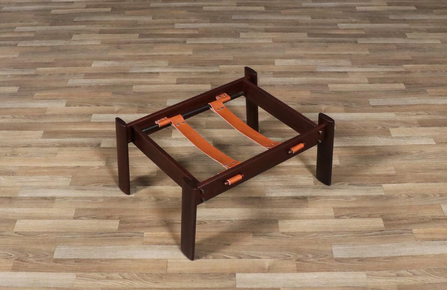 Fin du 20e siècle Expert en restauration - Tabouret en cuir brésilien série MP-41 par Percival Lafer en vente