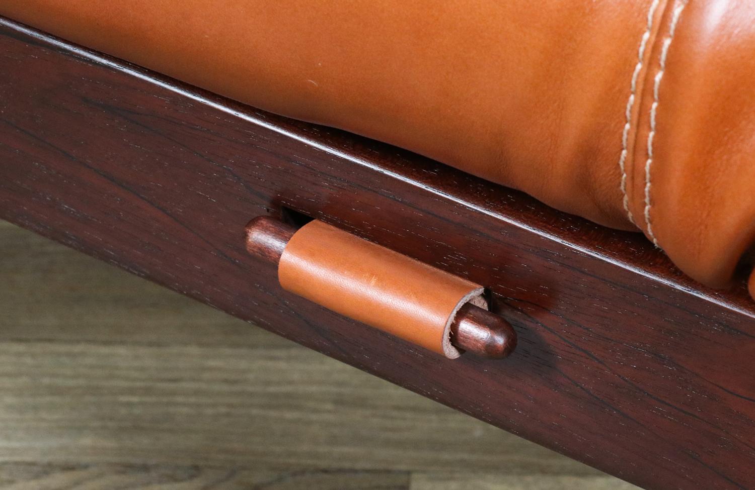 Expert en restauration - Tabouret en cuir brésilien série MP-41 par Percival Lafer en vente 2