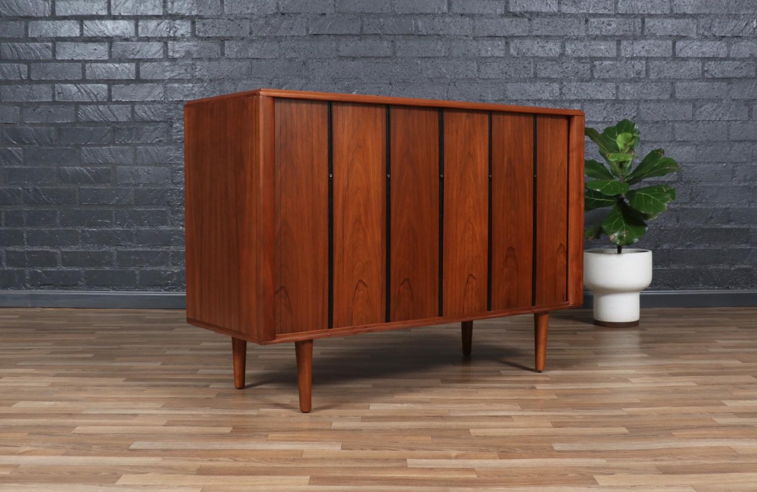 Expertly Restored - California Modern Tambour-Door Walnut Credenza by Barzilay In Excellent Condition In Los Angeles, CA