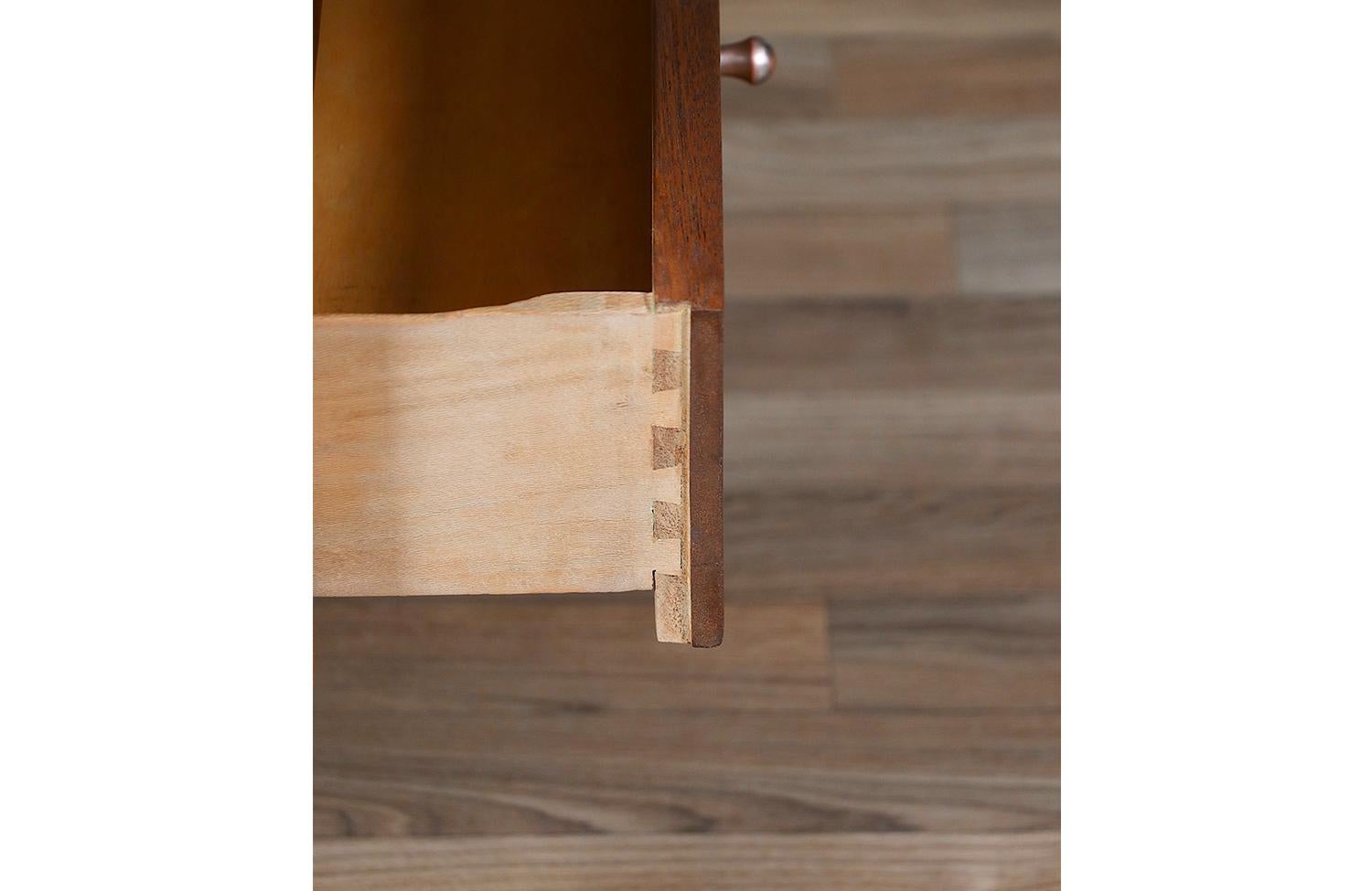 Expertly Restored - California Modern Two-Tier Night Stand by Paul Laszlo For Sale 3