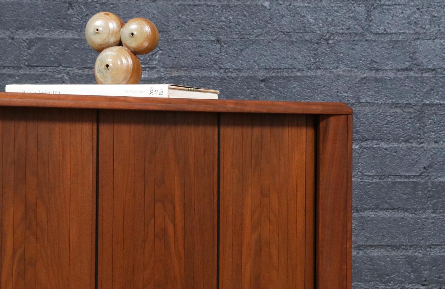 Expertly Restored - Californian Modern Tambour-Door Walnut Credenza by Barzilay For Sale 3