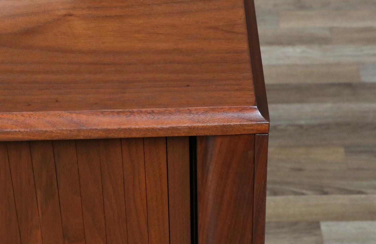 Expertly Restored - Californian Modern Tambour-Door Walnut Credenza by Barzilay For Sale 1