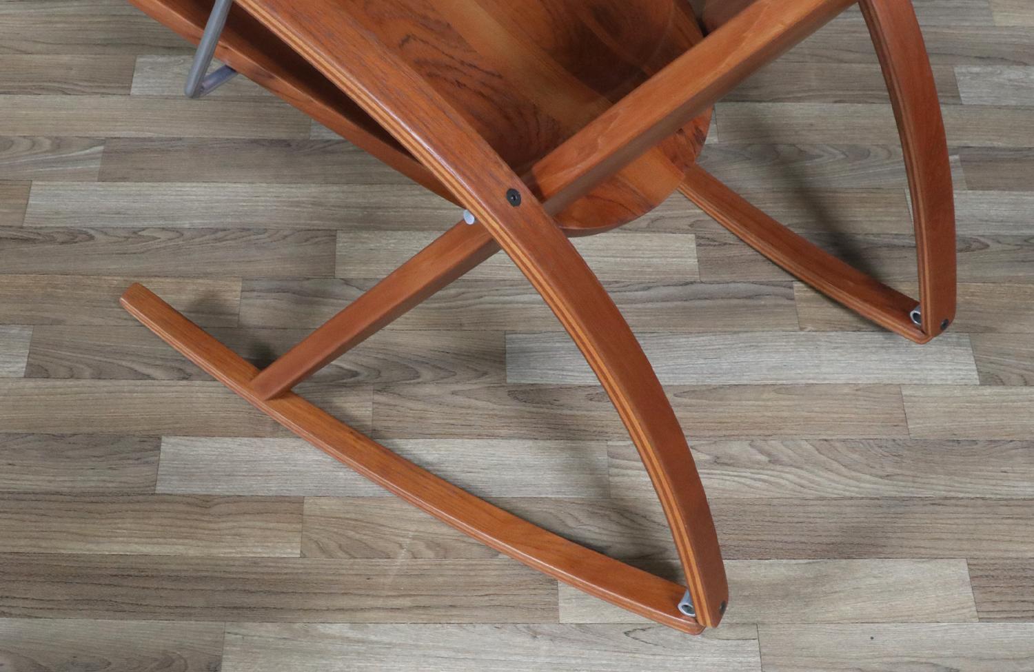 Restaurata con perizia - Sedia a dondolo moderna in teak dello Studio californiano A di Leon Meyer in vendita 5