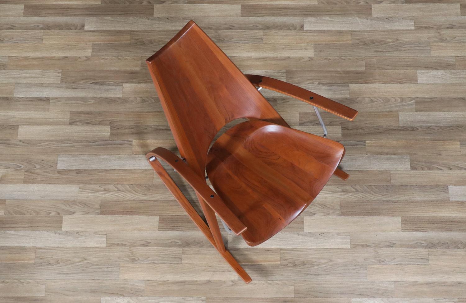 Restaurata con perizia - Sedia a dondolo moderna in teak dello Studio californiano A di Leon Meyer In condizioni ottime in vendita a Los Angeles, CA