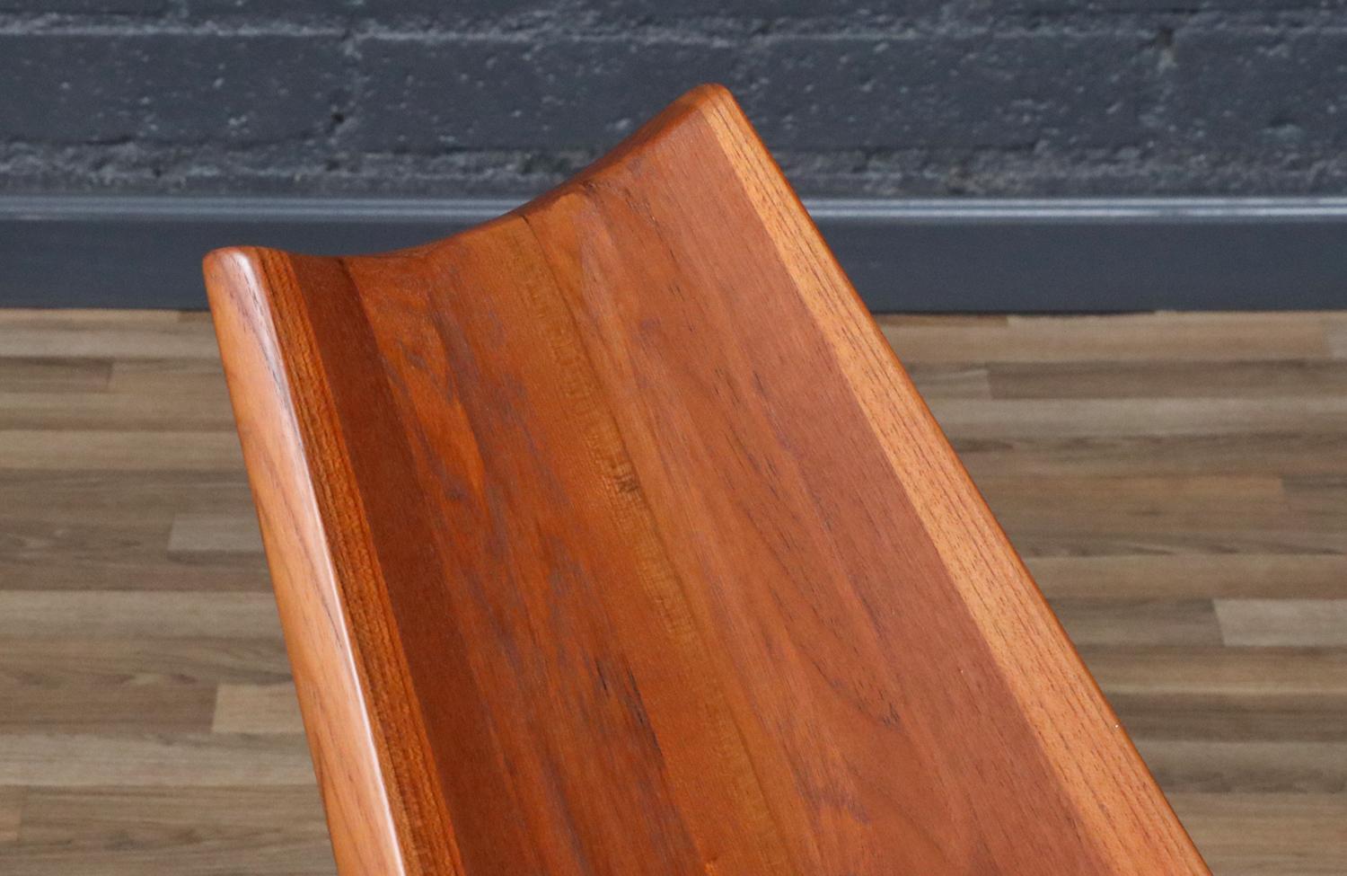 Restaurata con perizia - Sedia a dondolo moderna in teak dello Studio californiano A di Leon Meyer in vendita 2