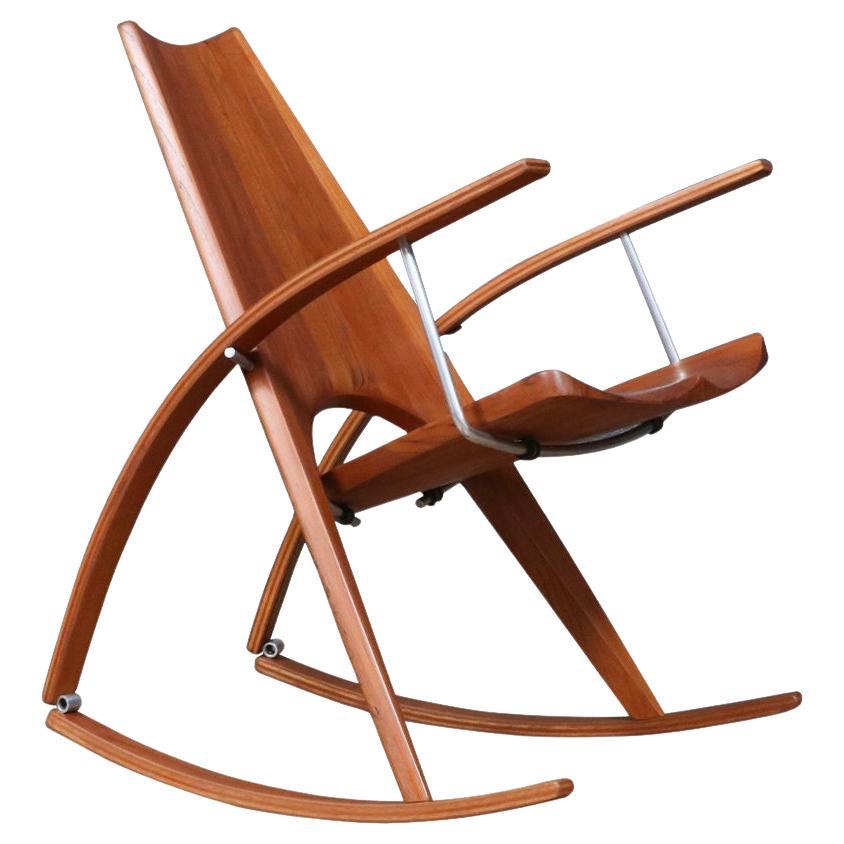 Restaurata con perizia - Sedia a dondolo moderna in teak dello Studio californiano A di Leon Meyer in vendita