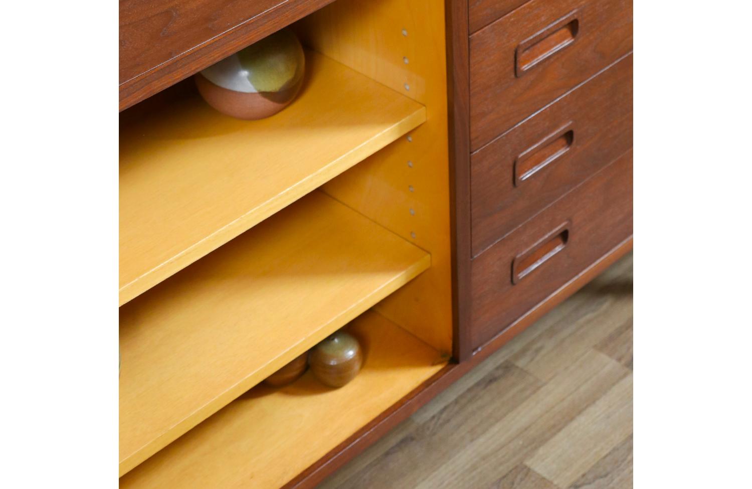 Expertly Restored-Carlo Jensen Bi-Folding Door Walnut Credenza for Hundevad & Co For Sale 5