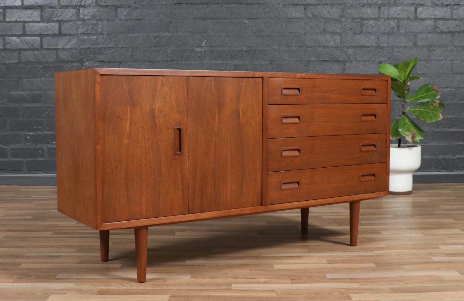 ________________________________________

Transforming a piece of Mid-Century Modern furniture is like bringing history back to life, and we take this journey with passion and precision. With over 17 years of artisanal expertise, our Los Angeles