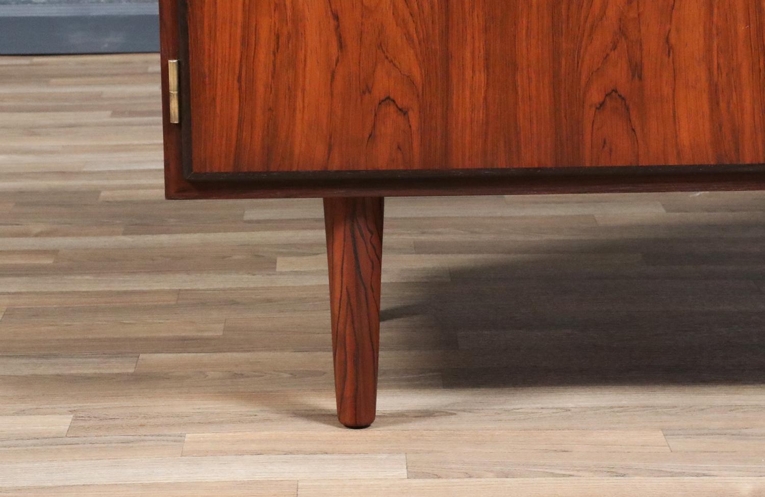 Expertly Restored - Carlo Jensen Brazilian Rosewood Cabinet for Hundevad & Co. im Angebot 4