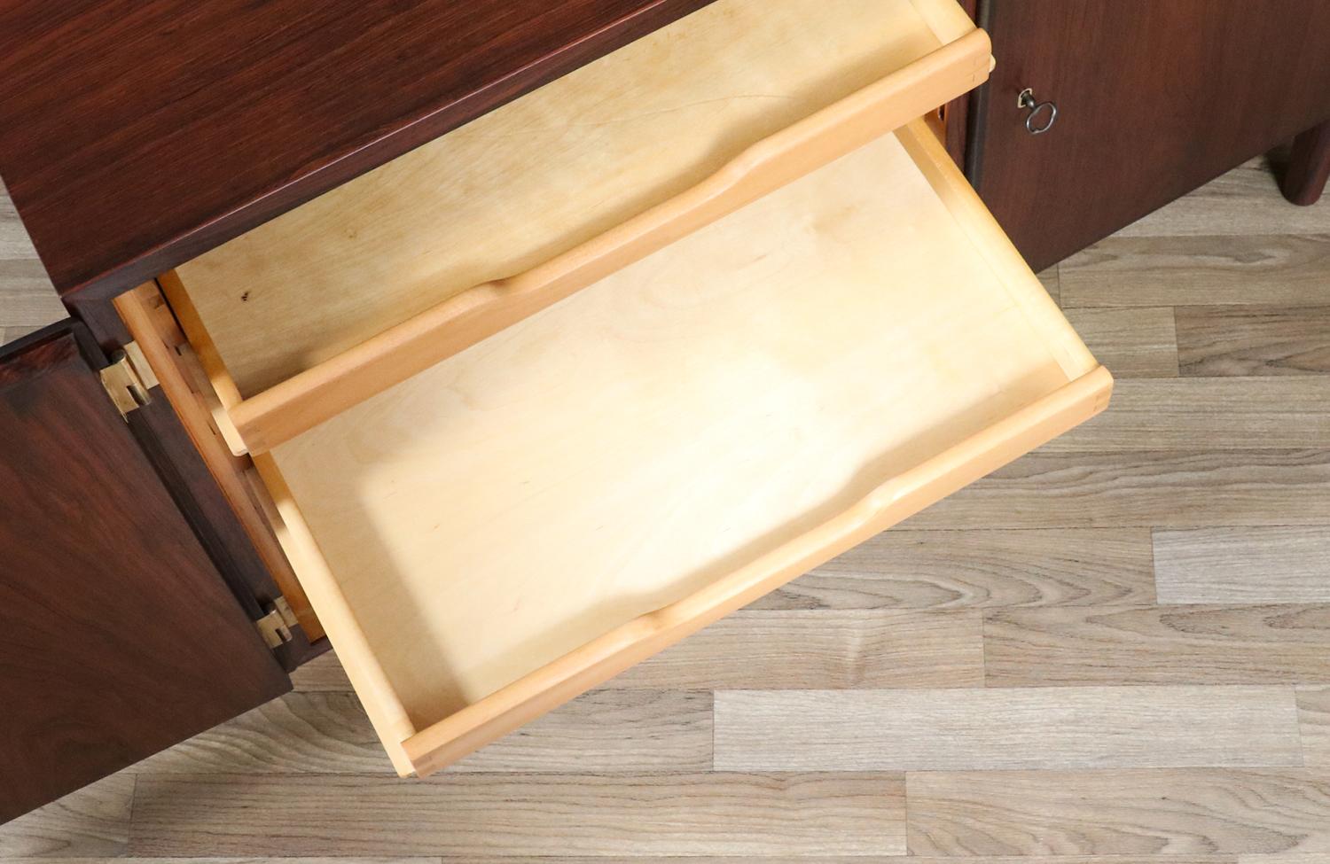 Restaurata con perizia - Credenza in palissandro brasiliano di Carlo Jensen per Hundevad & Co. in vendita 2