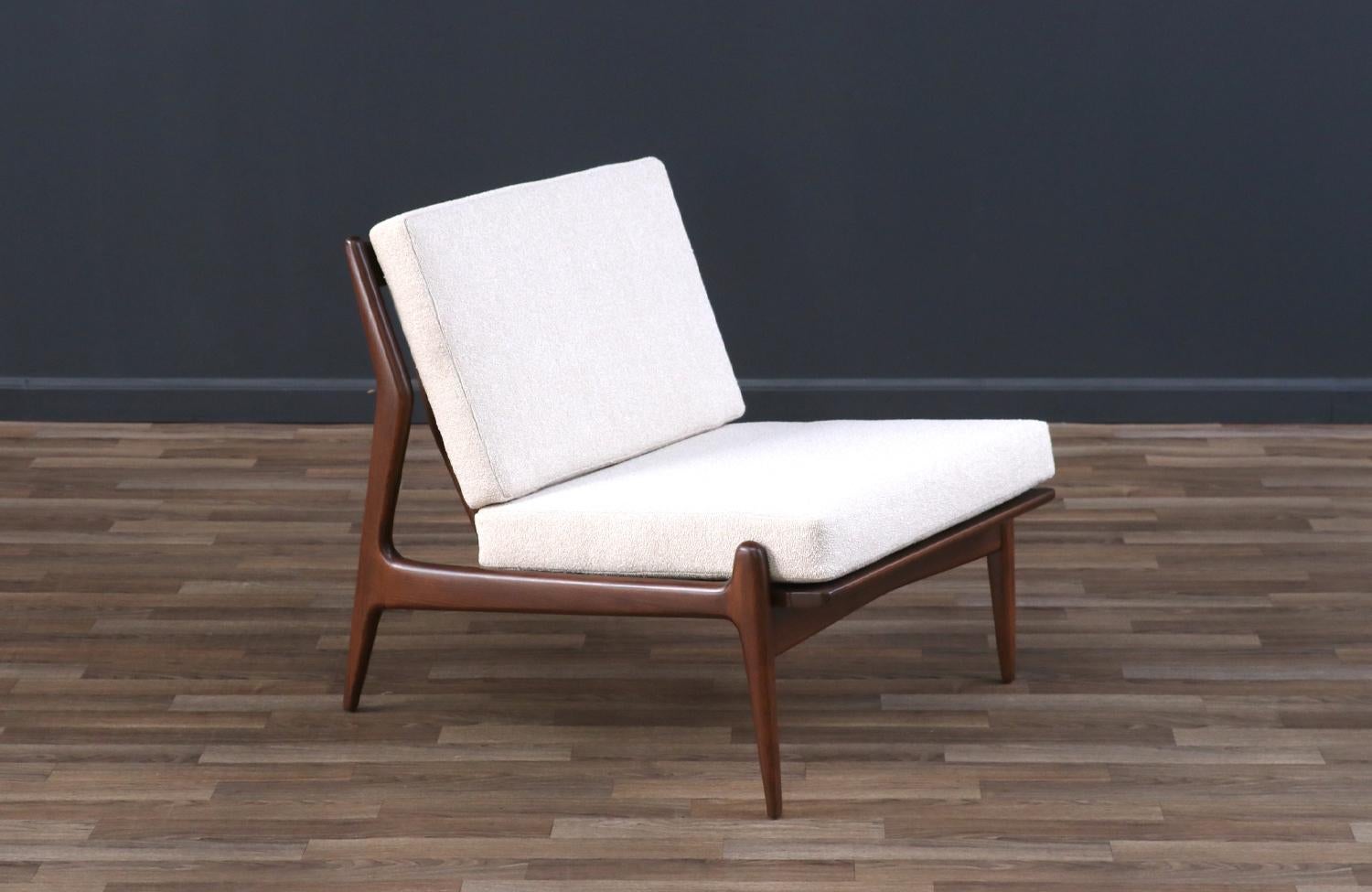 ________________________________________

Transformar un mueble moderno de mediados de siglo es como revivir la historia, y nosotros lo hacemos con pasión y precisión. Con más de 17 años de experiencia artesanal, nuestro estudio de Los Ángeles es un