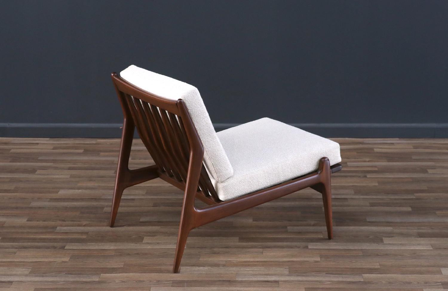 Silla moderna danesa sin brazos, restaurada por expertos, de Ib Kofod-Larsen Danés en venta