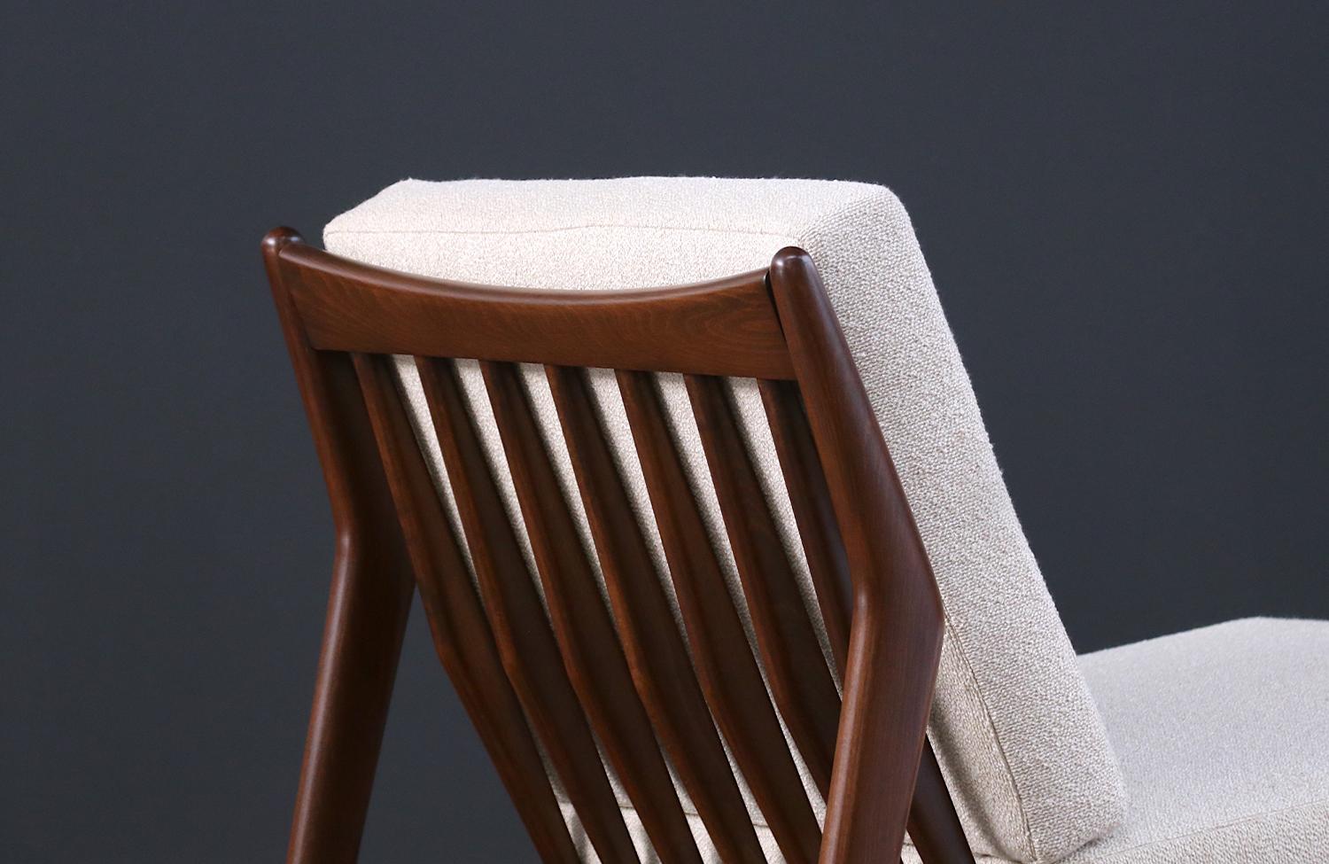 Silla moderna danesa sin brazos, restaurada por expertos, de Ib Kofod-Larsen Tela en venta