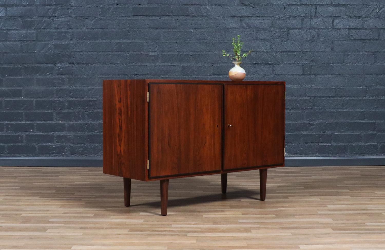 Birch Expertly Restored - Danish Modern Brazilian Rosewood Cabinet by Carlo Jensen For Sale