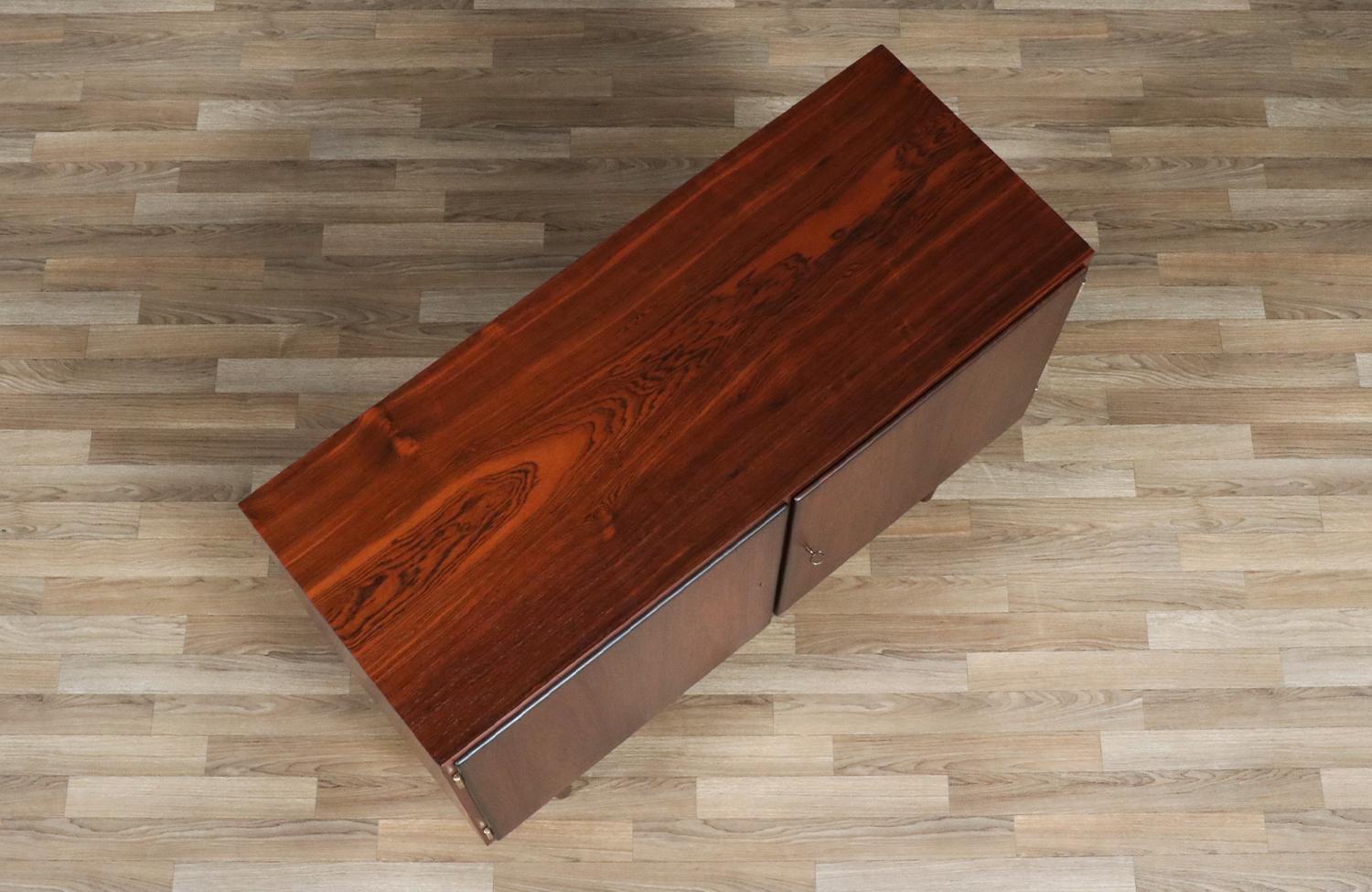 Expertly Restored - Danish Modern Brazilian Rosewood Cabinet by Carlo Jensen For Sale 2
