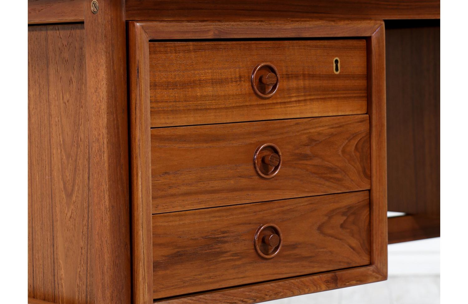 Expertly Restored - Danish Modern Executive Teak Desk with Raised Edges 1950's For Sale 6