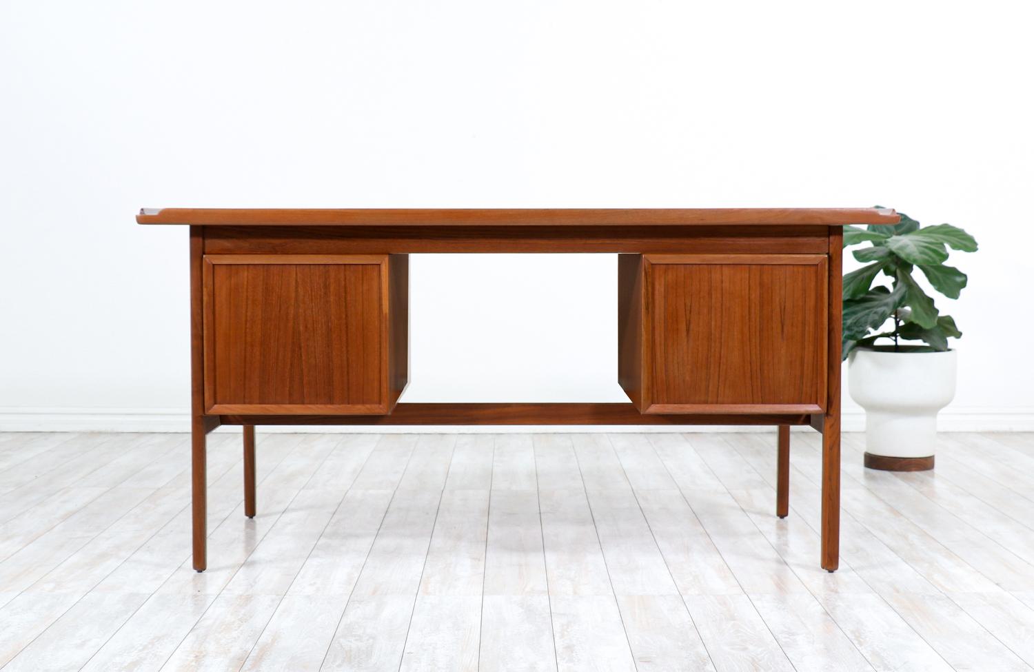 Mid-20th Century Expertly Restored - Danish Modern Executive Teak Desk with Raised Edges 1950's For Sale