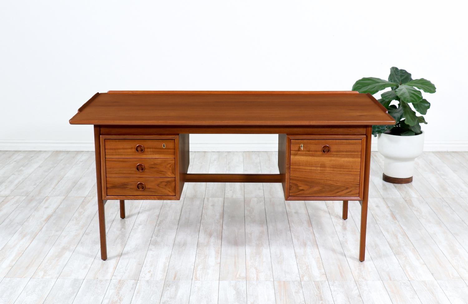 Brass Expertly Restored - Danish Modern Executive Teak Desk with Raised Edges 1950's For Sale