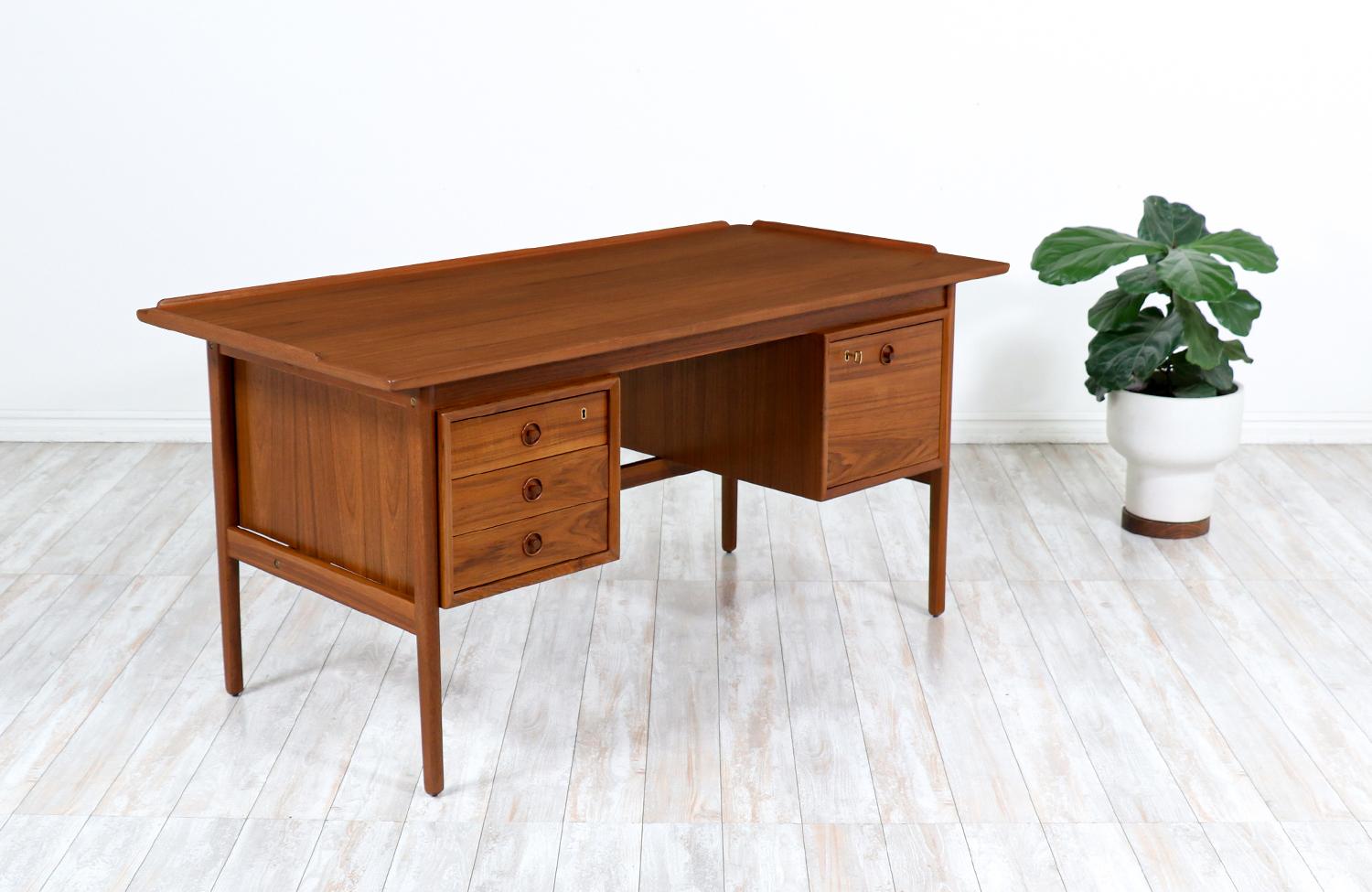 Expertly Restored - Danish Modern Executive Teak Desk with Raised Edges 1950's For Sale 1