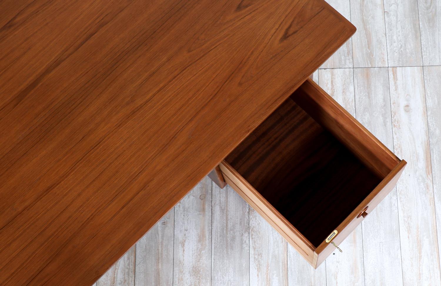 Expertly Restored - Danish Modern Executive Teak Desk with Raised Edges 1950's For Sale 3