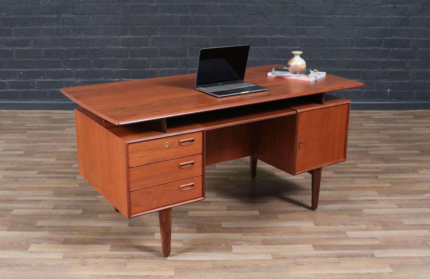 ________________________________________

Transforming a piece of Mid-Century Modern furniture is like bringing history back to life, and we take this journey with passion and precision. With over 17 years of artisanal expertise, our Los Angeles
