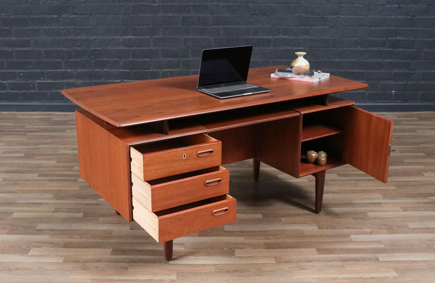 Mid-Century Modern Expertly Restored - Danish Modern Floating Top Teak Desk w/ Bookcase For Sale