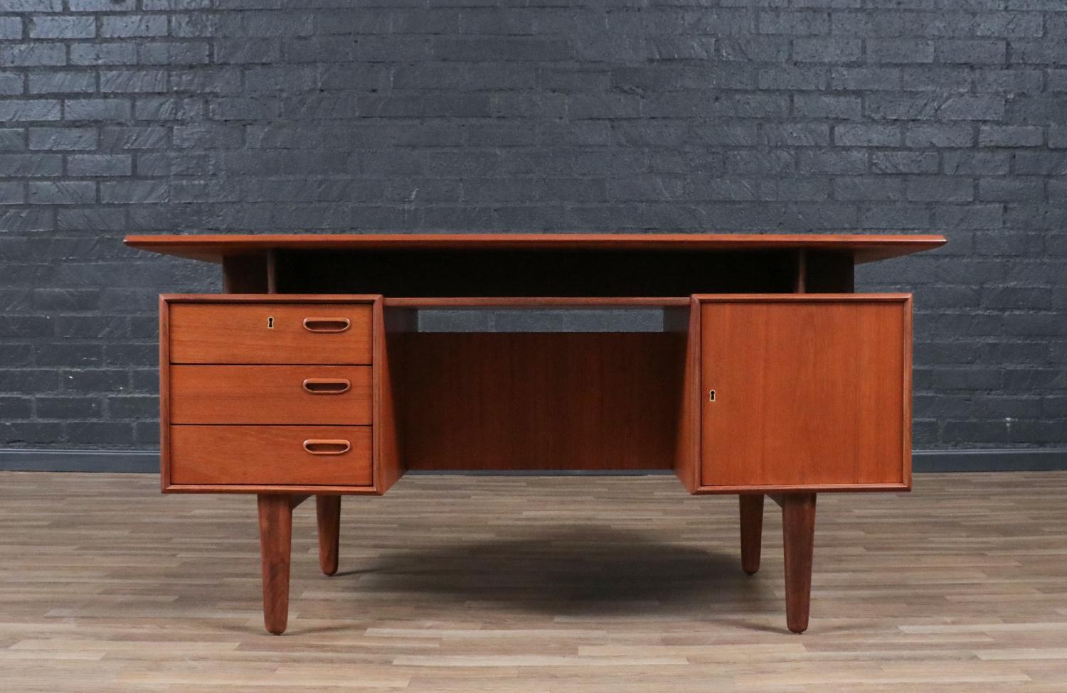 Expertly Restored - Danish Modern Floating Top Teak Desk w/ Bookcase For Sale 2