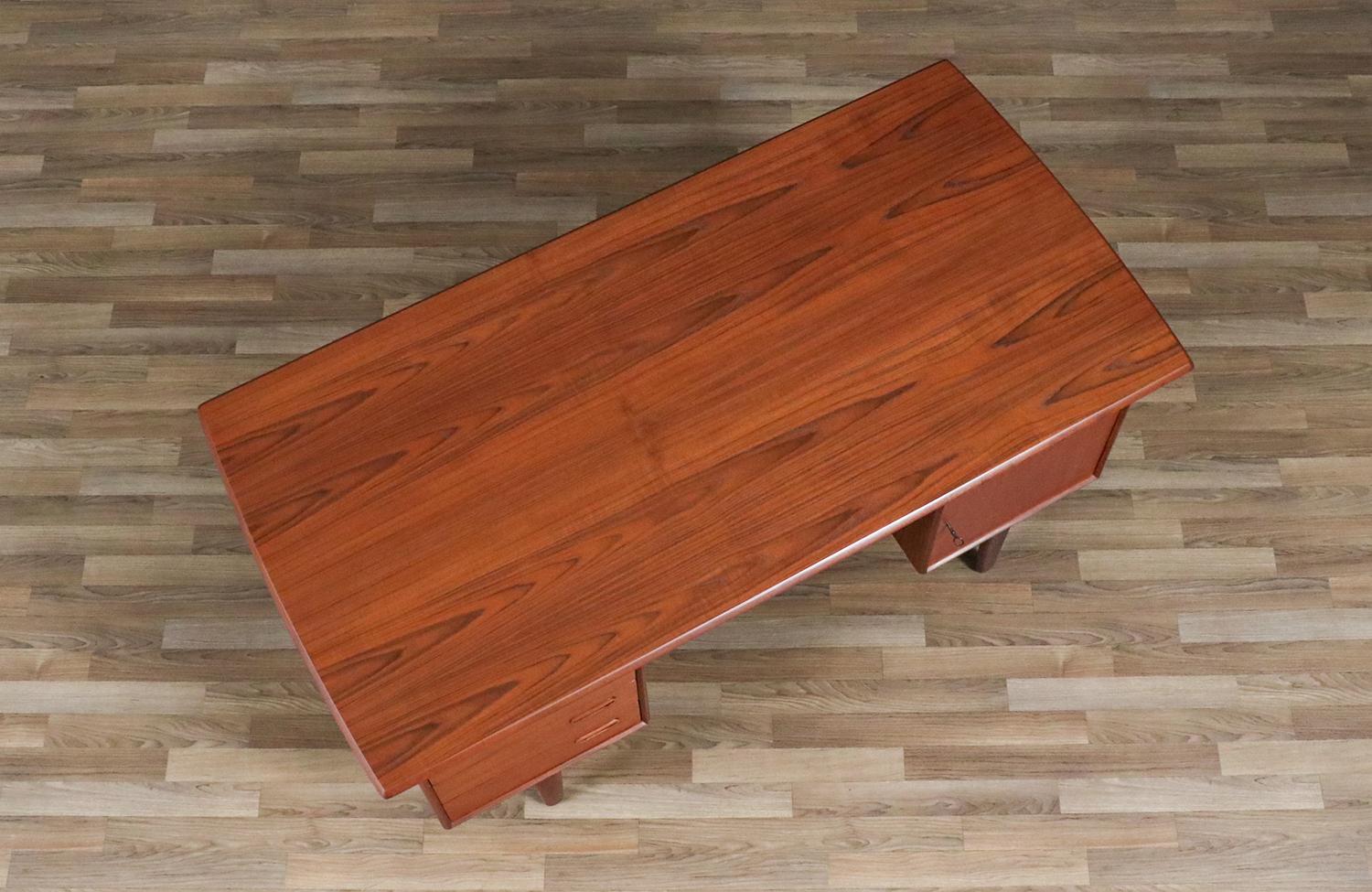 Expertly Restored - Danish Modern Floating Top Teak Desk w/ Bookcase For Sale 3
