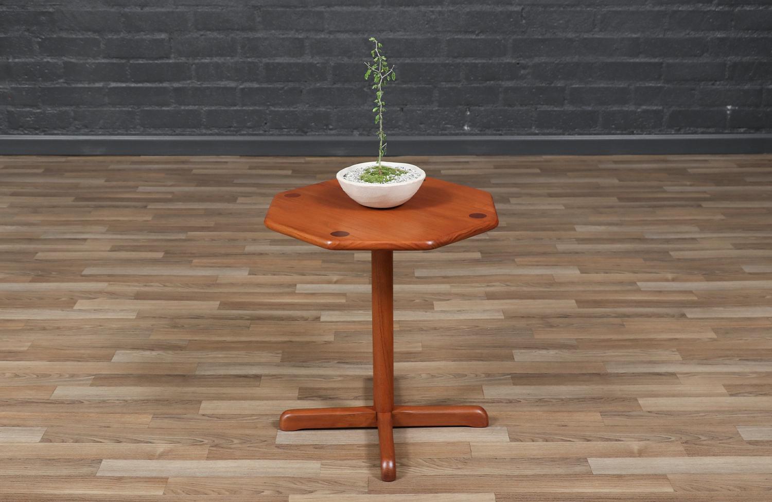 Mid-Century Modern Expertly Restored - Danish Modern Pedestal Teak Side Table by B&M For Sale