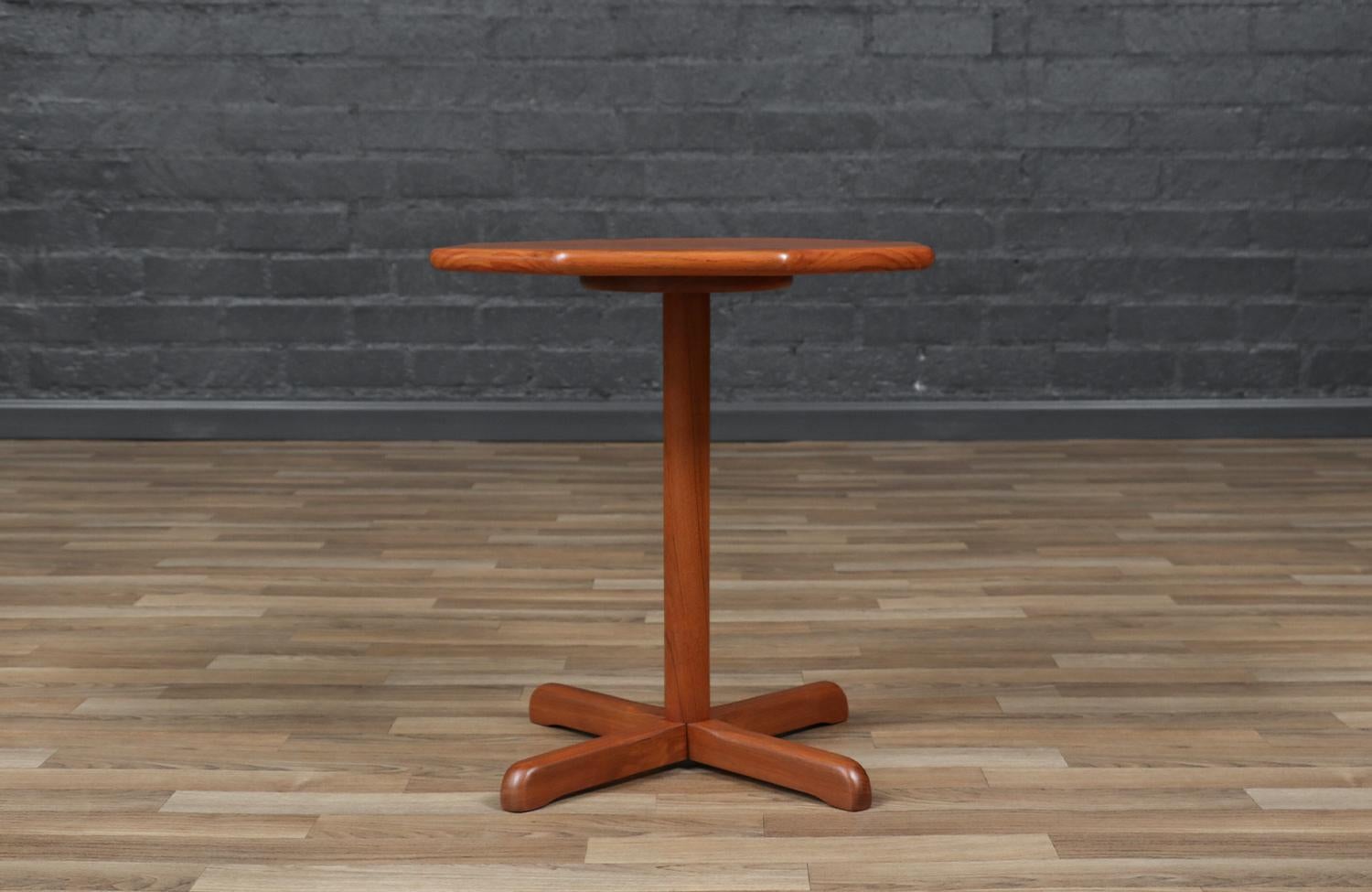 Thai Expertly Restored - Danish Modern Pedestal Teak Side Table by B&M For Sale