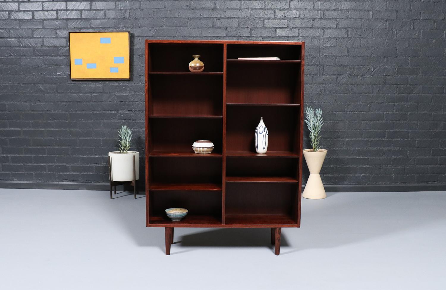 Expertly Restored-Danish Modern Rosewood Bookshelf by Carlo Jensen for Hundevad In Excellent Condition For Sale In Los Angeles, CA