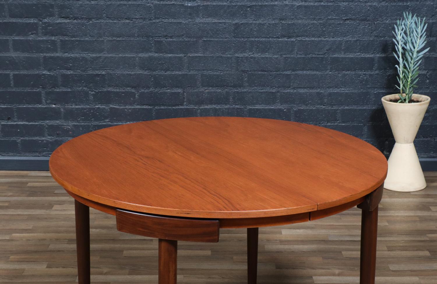 Expertly Restored-Danish Modern “Roundette” Expanding Dining Table by Hans Olsen For Sale 5