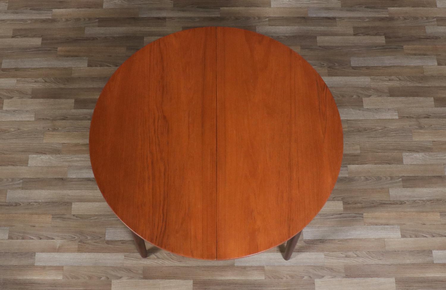 Expertly Restored-Danish Modern “Roundette” Expanding Dining Table by Hans Olsen For Sale 3