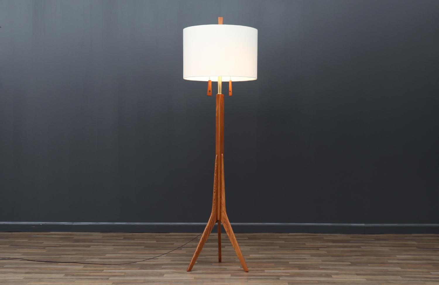 Mid-Century Modern Expertly Restored - Danish Modern Sculpted Teak Tripod Floor Lamp For Sale