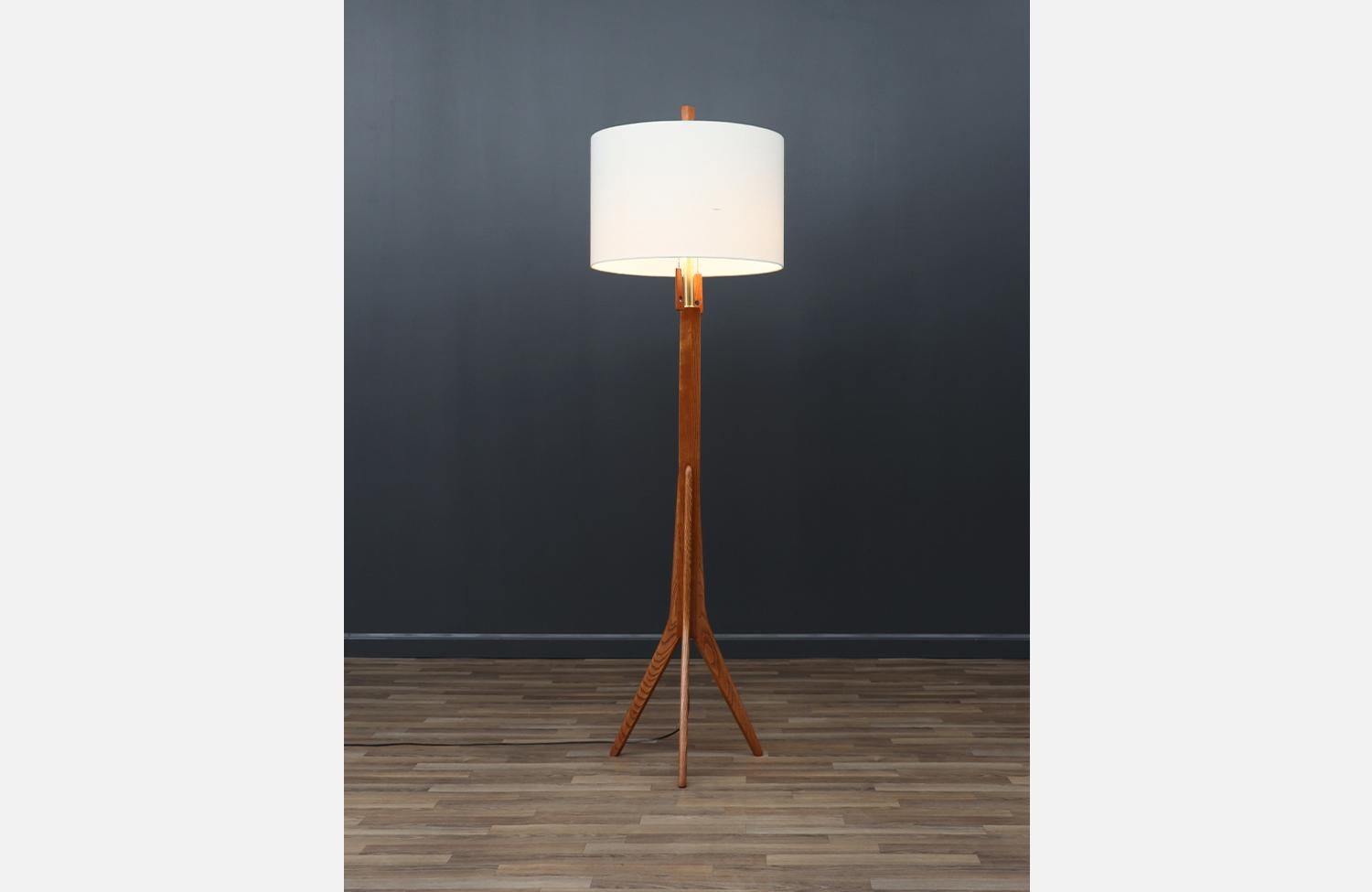 Expertly Restored - Danish Modern Sculpted Teak Tripod Floor Lamp In Excellent Condition For Sale In Los Angeles, CA
