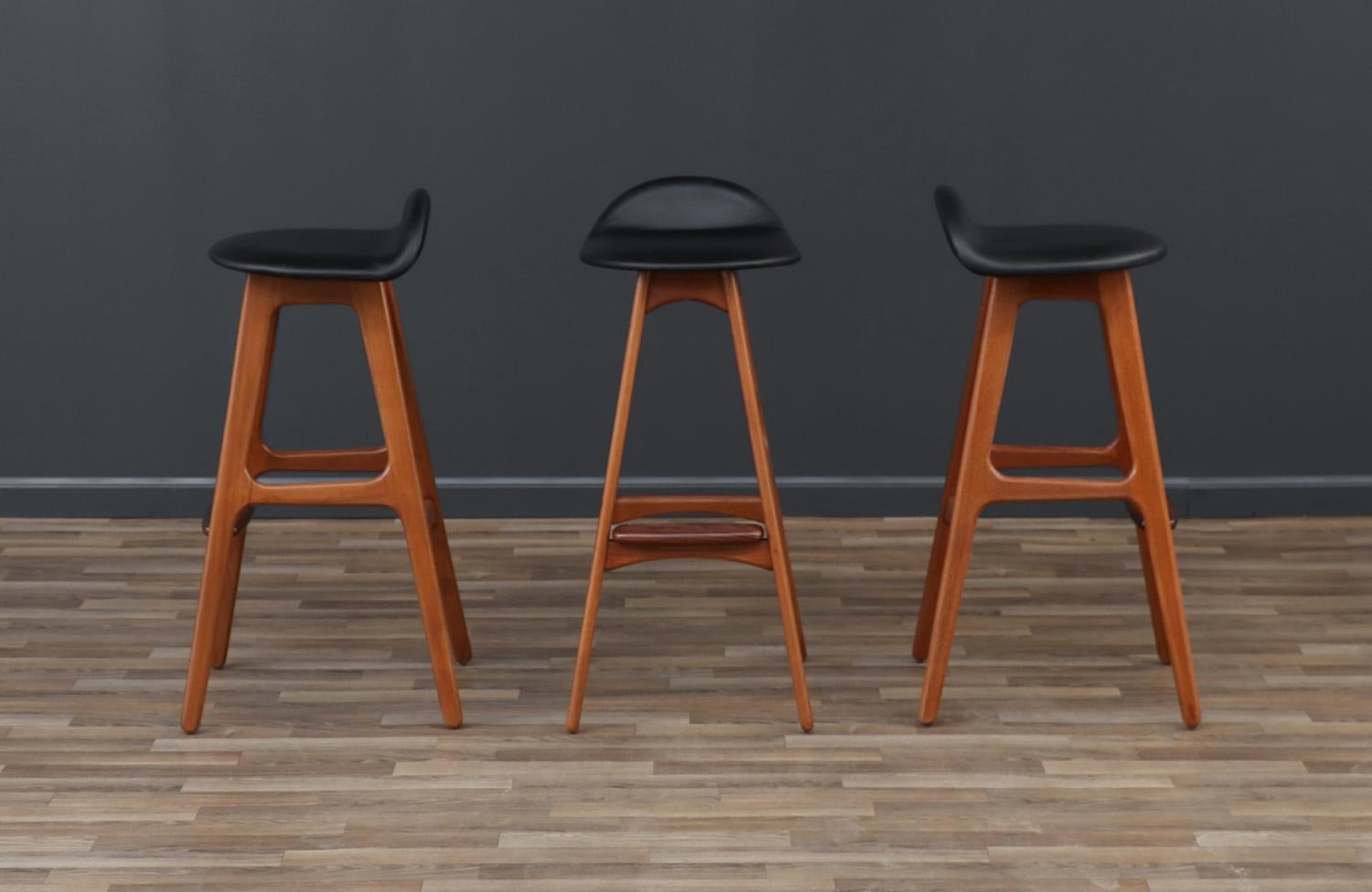 Expertly Restored - Danish Modern Teak & Black Leather Bar Stools by Erik Buch In Excellent Condition For Sale In Los Angeles, CA