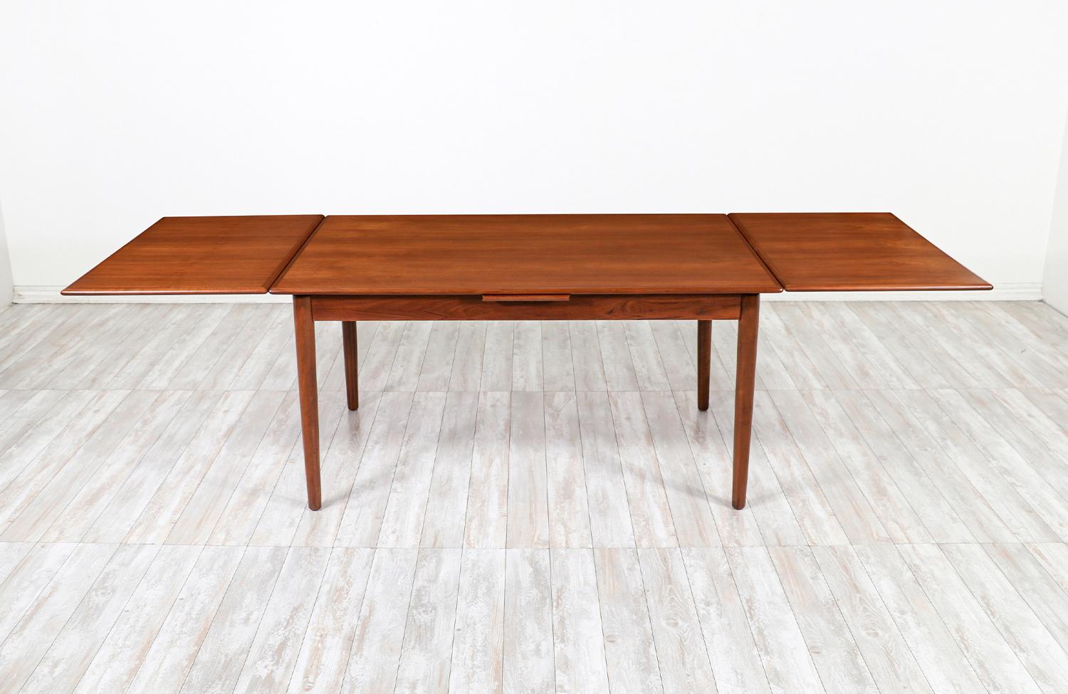 Expertly Restored - Danish Modern Teak Expanding Draw-Leaf Dining Table In Excellent Condition In Los Angeles, CA