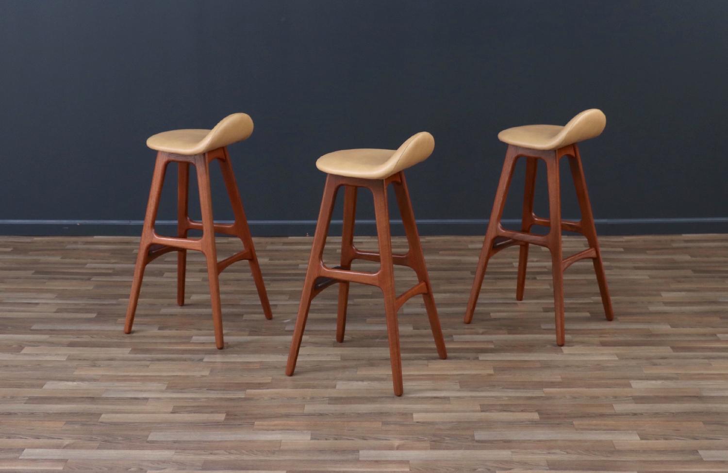 Expertly Restored - Danish Modern Teak & Tan Leather Bar Stools by Erik Buch In Excellent Condition For Sale In Los Angeles, CA