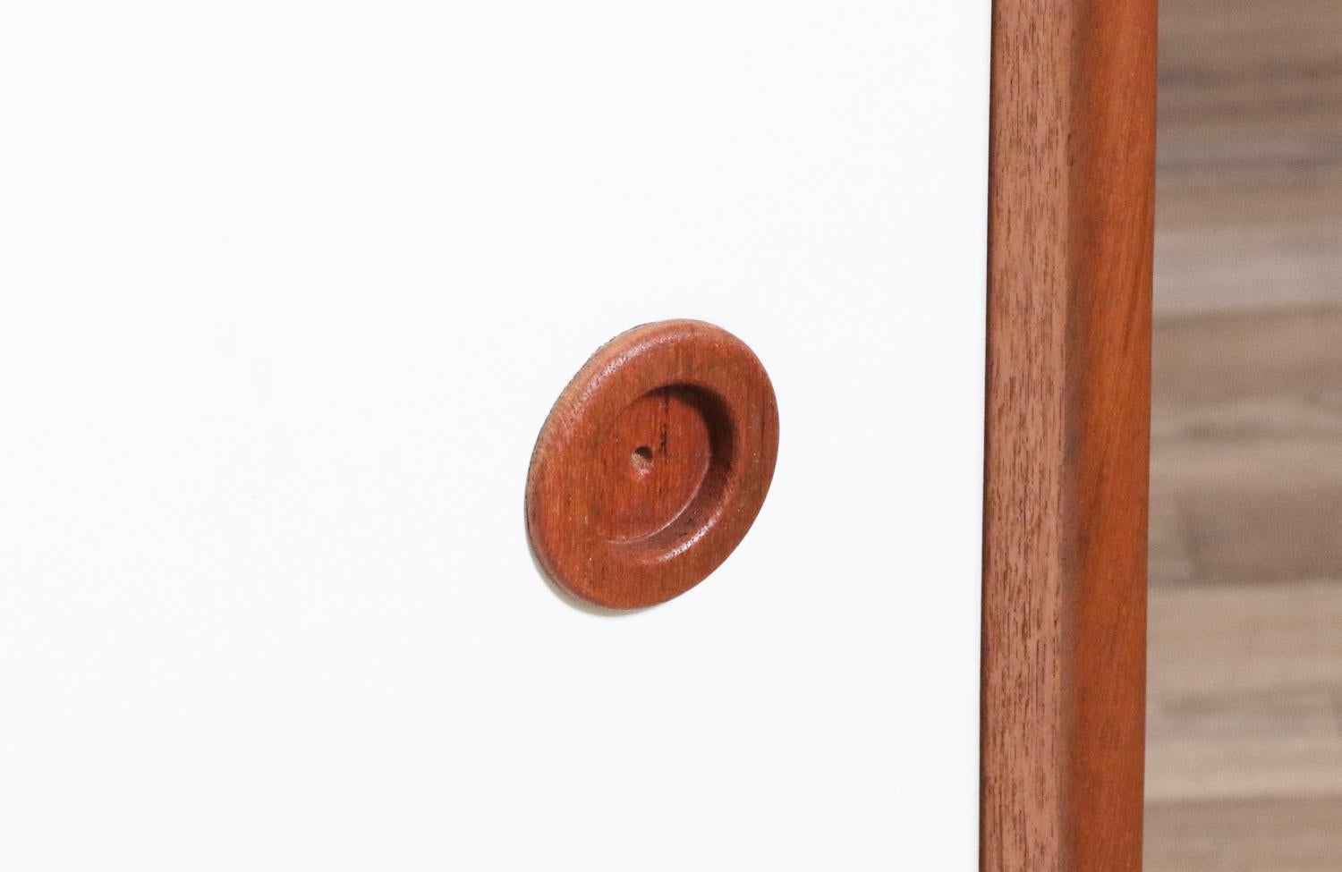 Expertly Restored - Danish Modern Teak & Two-Tone Lacquered Credenza For Sale 4