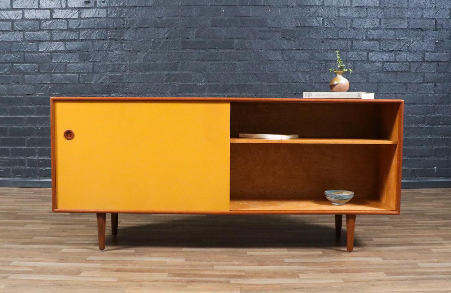 Mid-Century Modern Expertly Restored - Danish Modern Teak & Two-Tone Lacquered Credenza For Sale