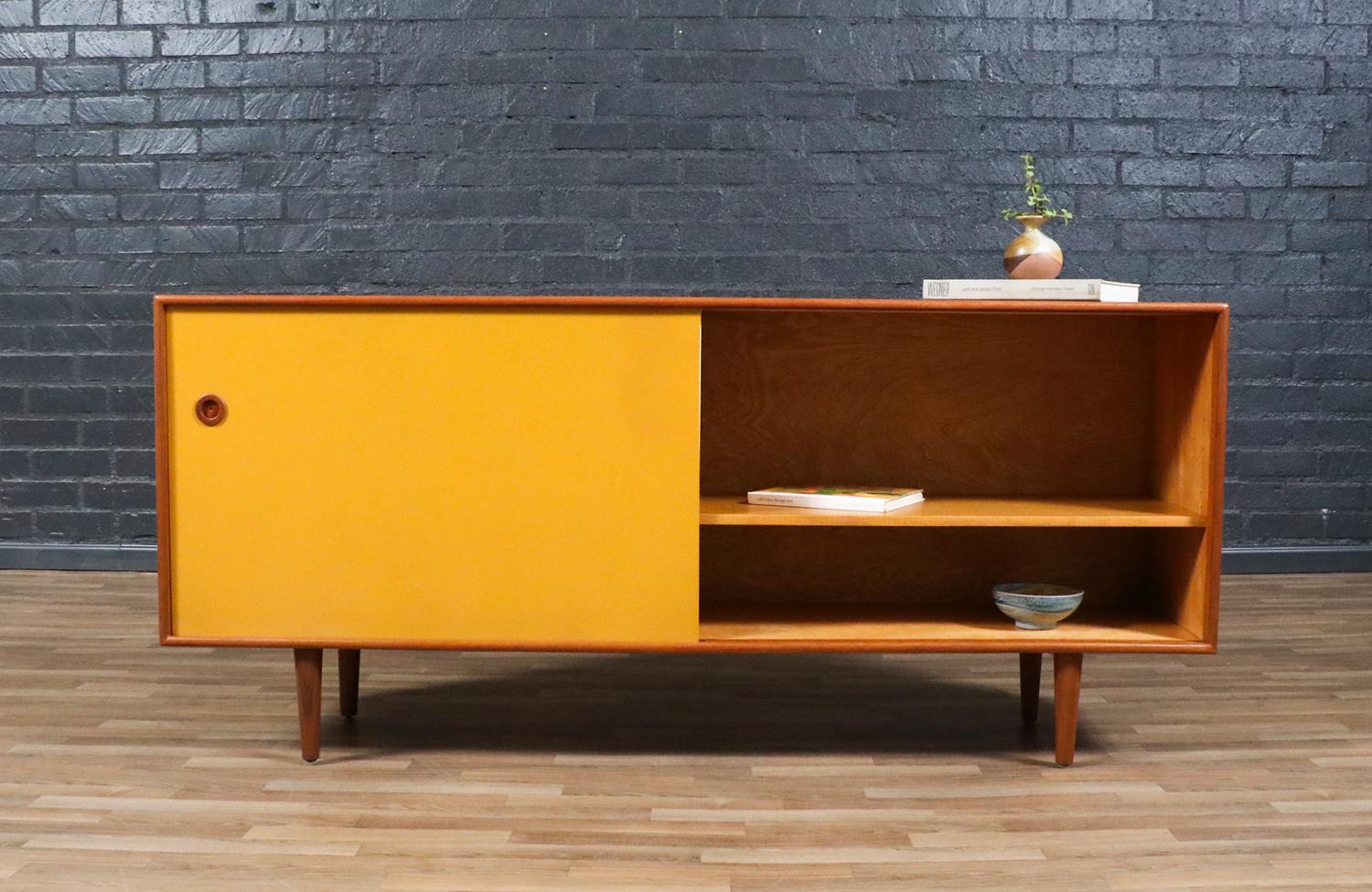 Expertly Restored - Danish Modern Teak & Two-Tone Lacquered Credenza In Excellent Condition For Sale In Los Angeles, CA