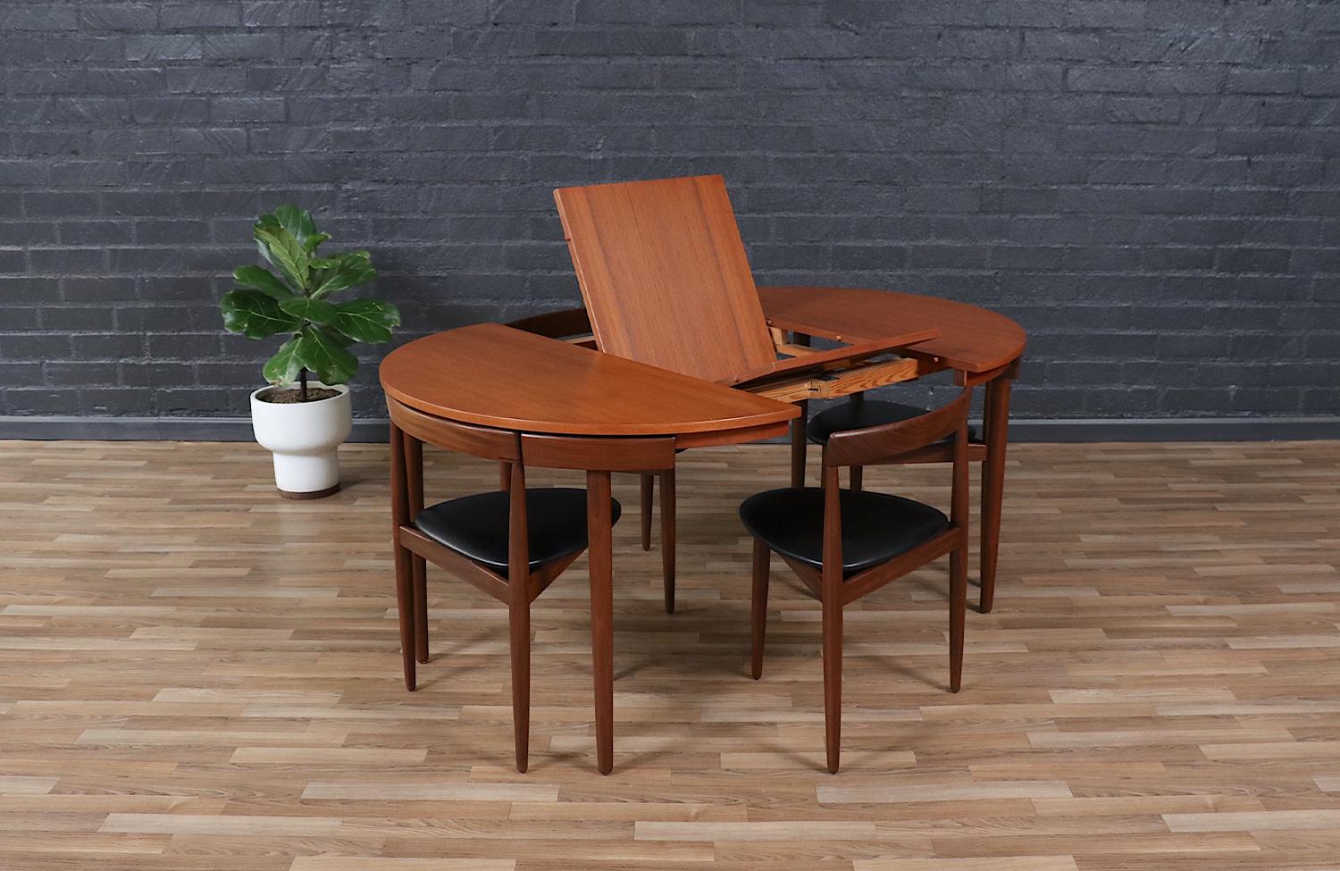 Expertly Restored - Danish “Roundette” Butterfly-Leaf Dining Set by Hans Olsen In Excellent Condition In Los Angeles, CA
