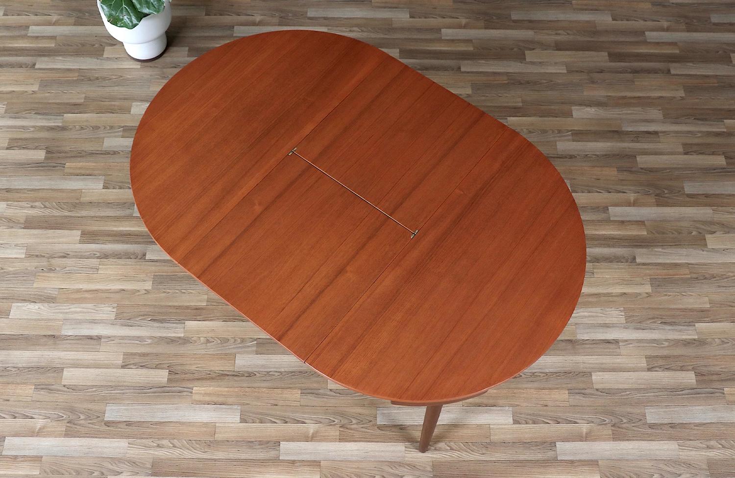 Expertly Restored - Danish “Roundette” Butterfly-Leaf Dining Set by Hans Olsen 1
