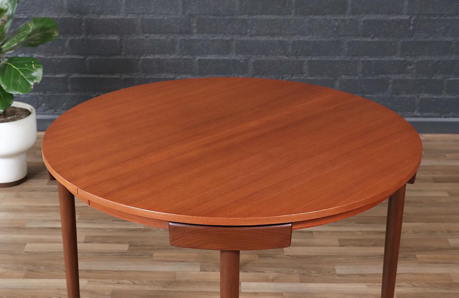 Expertly Restored - Danish “Roundette” Butterfly-Leaf Dining Set by Hans Olsen 2