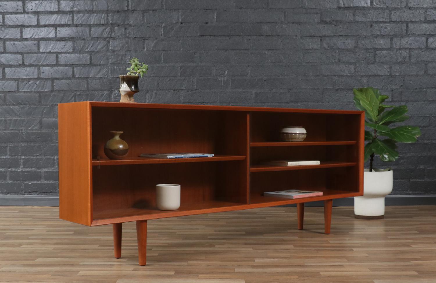 ________________________________________

Transforming a piece of Mid-Century Modern furniture is like bringing history back to life, and we take this journey with passion and precision. With over 17 years of artisanal expertise, our Los Angeles