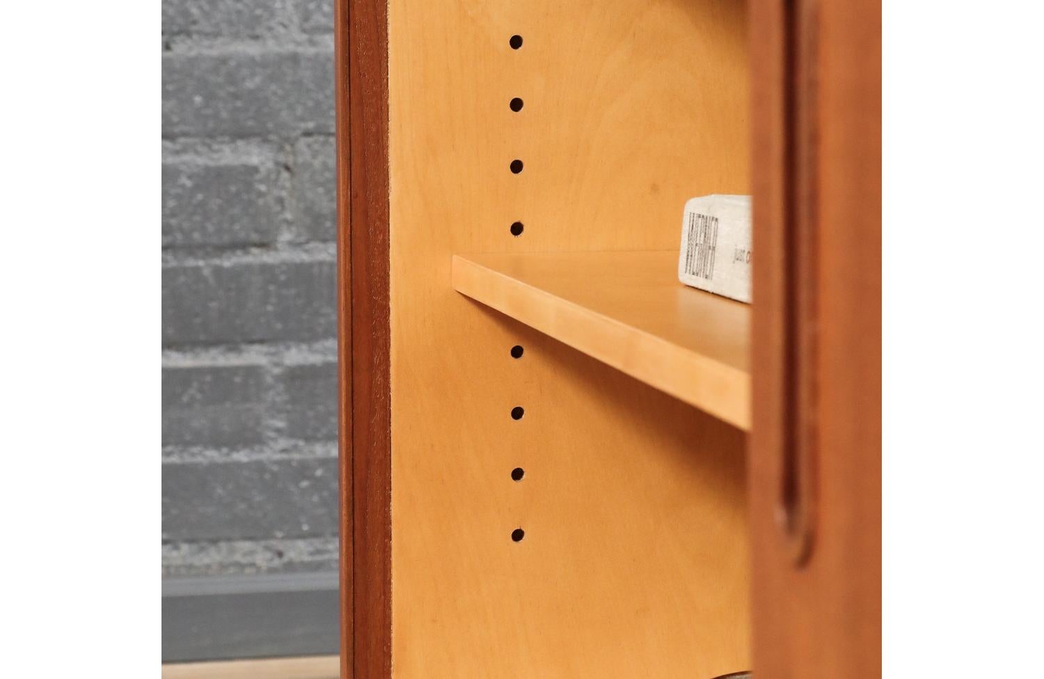 Expertly Restored - Danish Teak Credenza by Carlo Jensen for Hundevad For Sale 4
