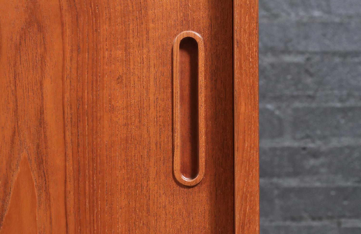 Expertly Restored - Danish Teak Credenza by Carlo Jensen for Hundevad For Sale 5