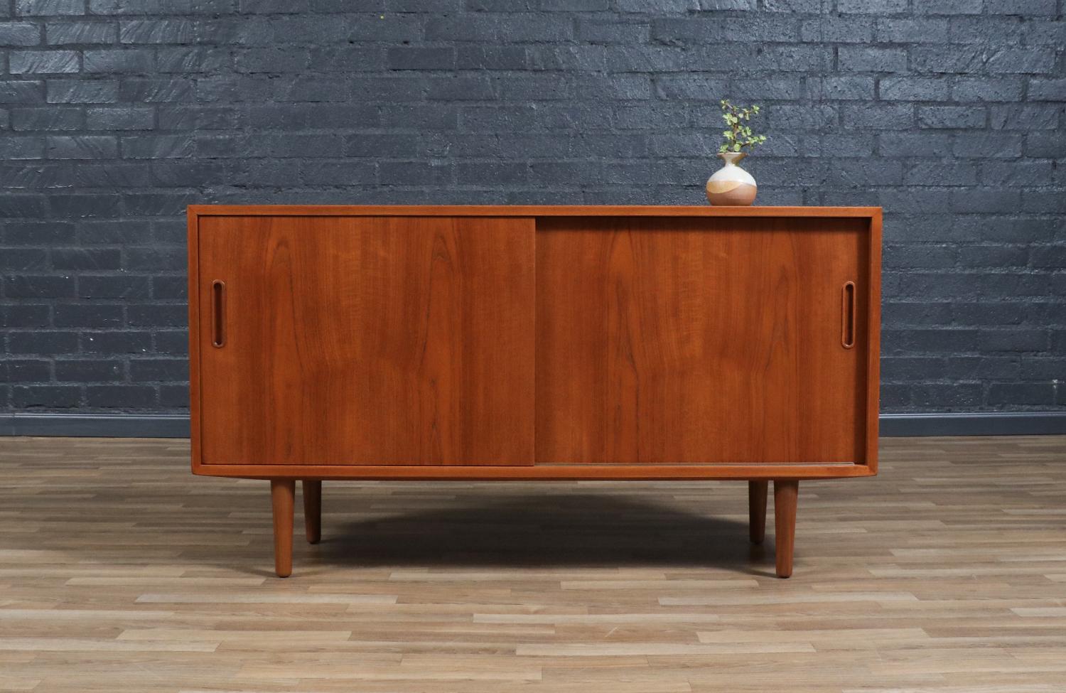 ________________________________________

Transforming a piece of Mid-Century Modern furniture is like bringing history back to life, and we take this journey with passion and precision. With over 17 years of artisanal expertise, our Los Angeles