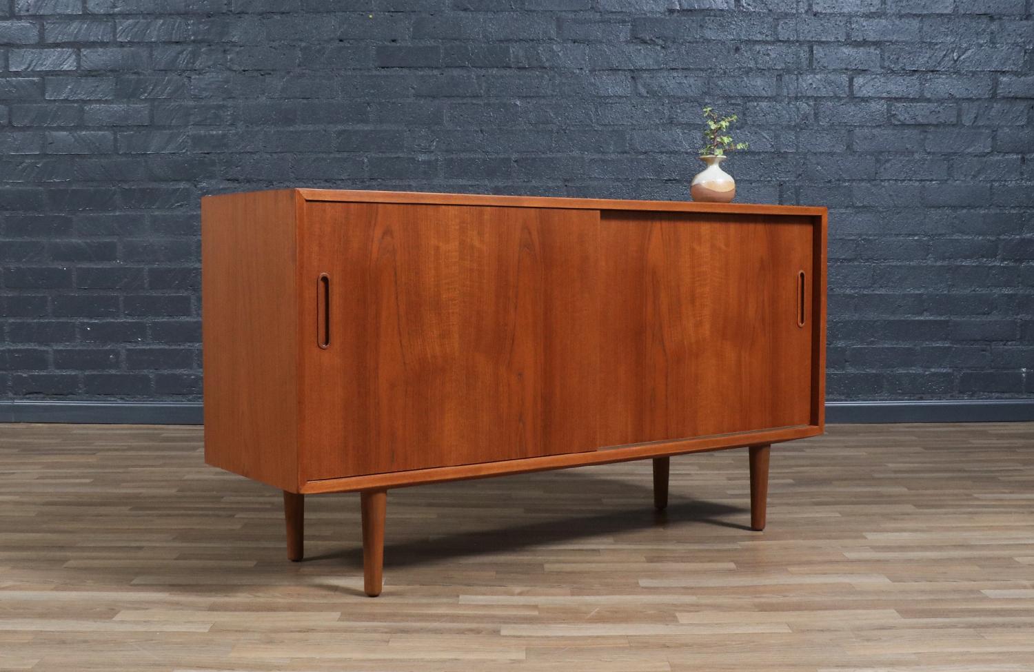 Mid-20th Century Expertly Restored - Danish Teak Credenza by Carlo Jensen for Hundevad For Sale