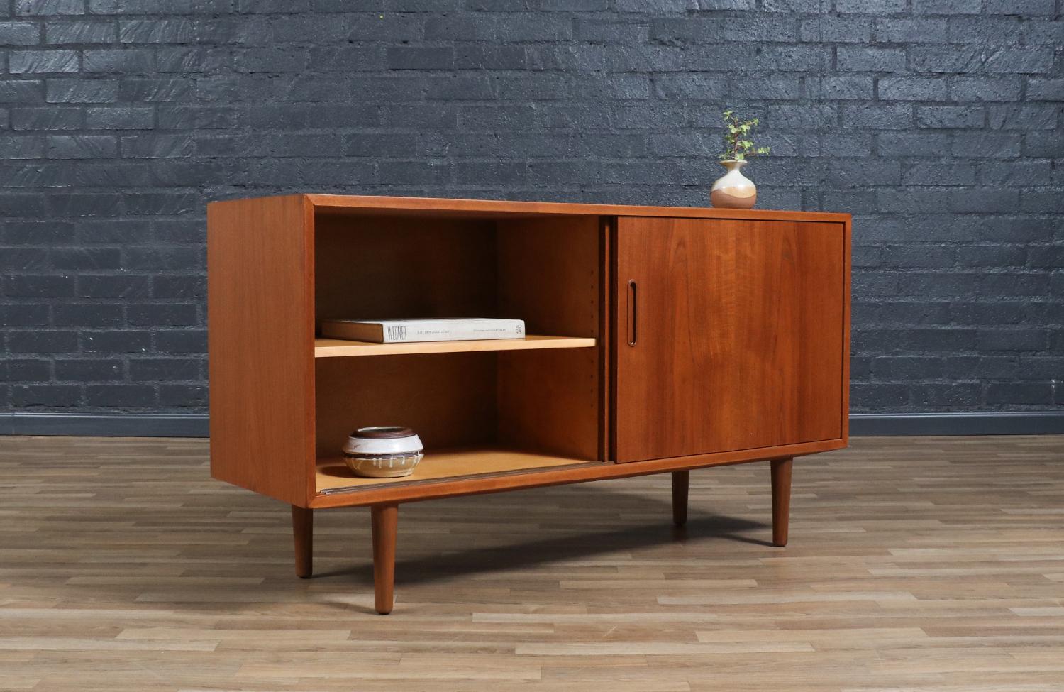 Wood Expertly Restored - Danish Teak Credenza by Carlo Jensen for Hundevad For Sale